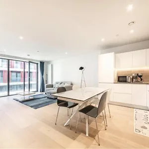 Modern In , Лондон Великобритания